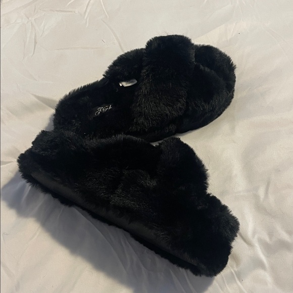 Black Faux Fur Slippers - Pink by Victoria secret BRAND NEW NEVER WORN - Picture 7 of 7